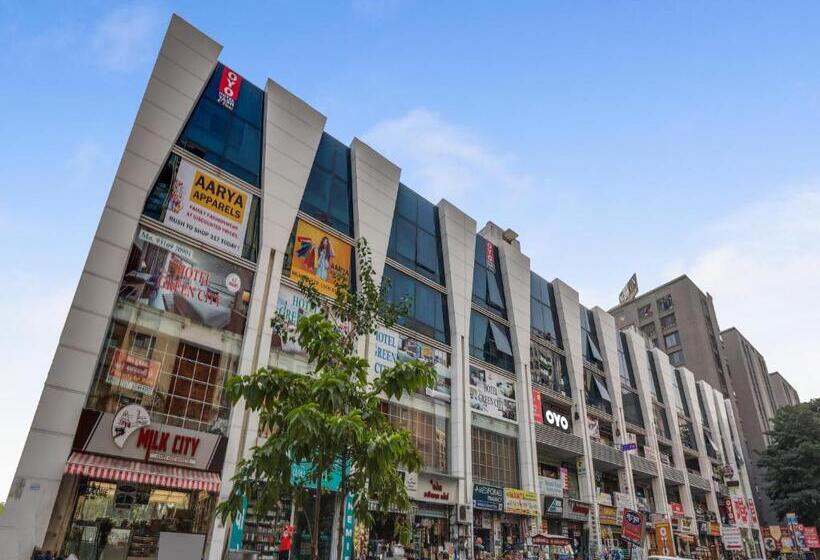 Oyo Hotel Green City