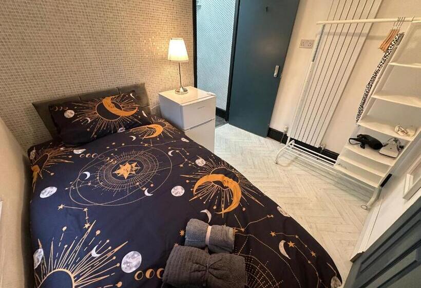 بنسيون 10 Minutes To Central London Vaux