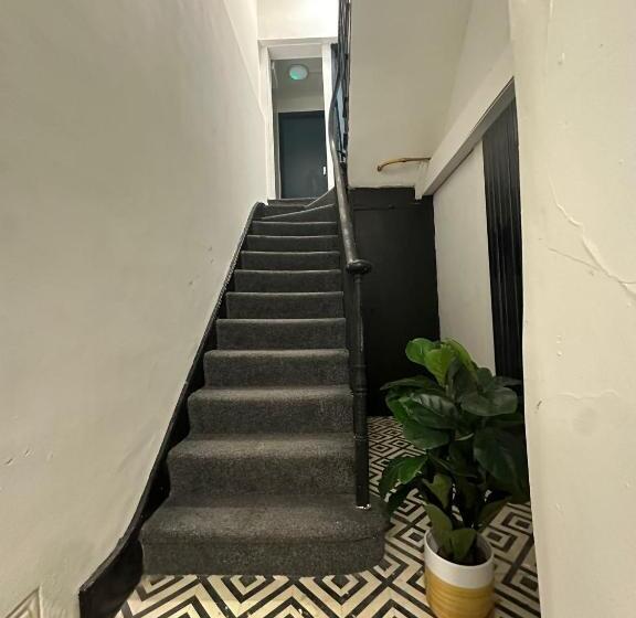 بنسيون 10 Minutes To Central London Vaux