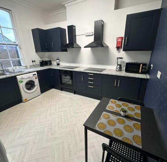 Пансион 10 Minutes To Central London Vaux