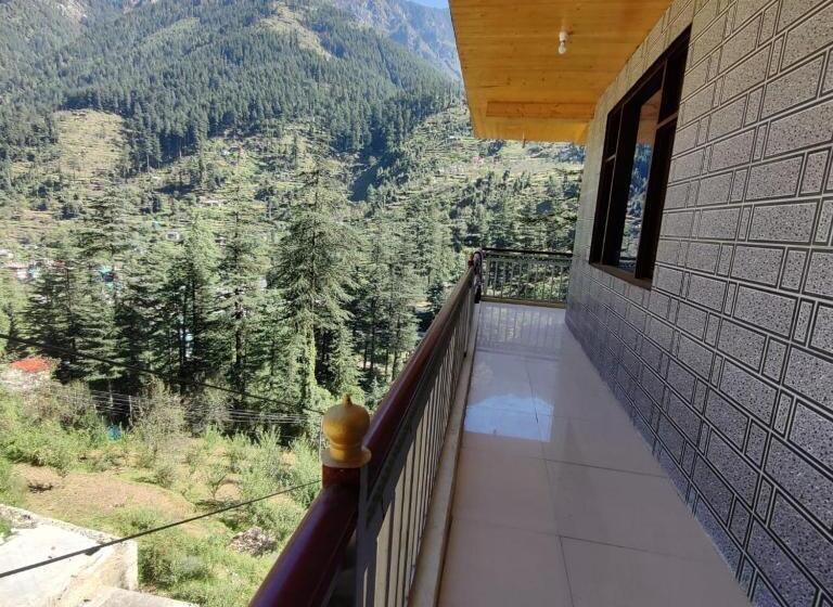 بنسيون Above The River Behind The Forrest