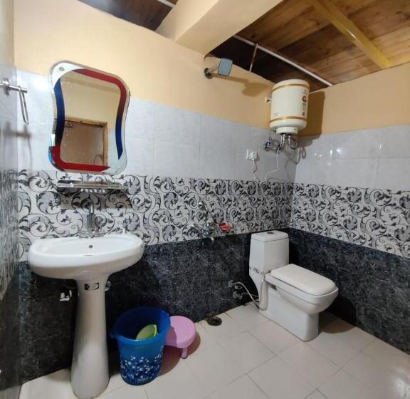 بنسيون Above The River Behind The Forrest