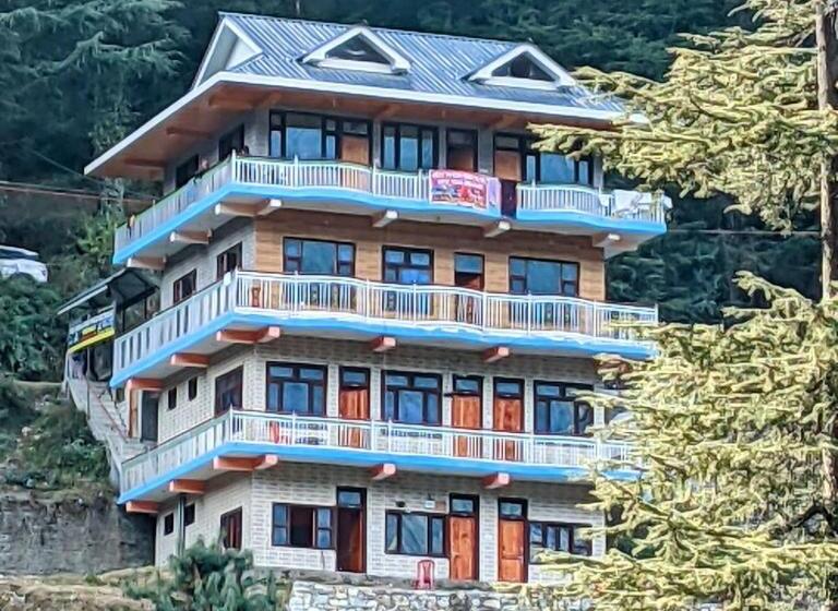 بنسيون Above The River Behind The Forrest