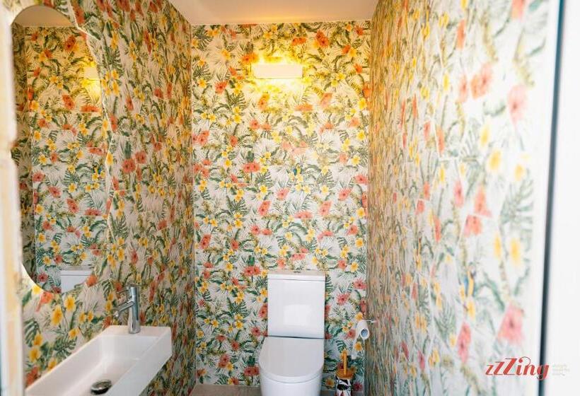 پانسیون Avalon Boutique