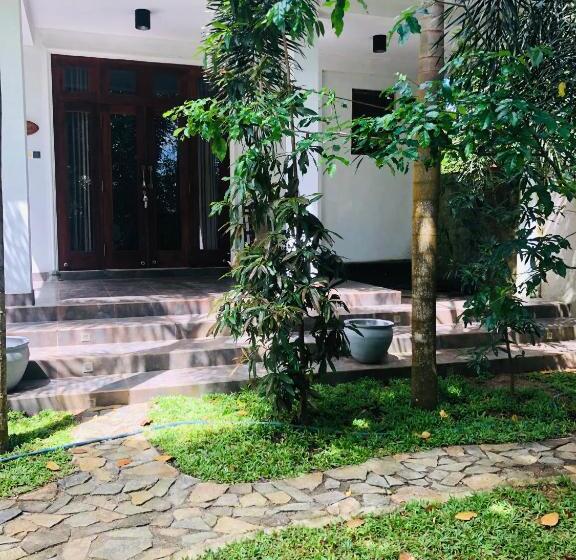 פנסיון Camellia Villa & Tour