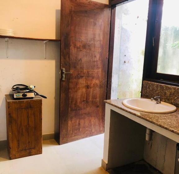 פנסיון Camellia Villa & Tour