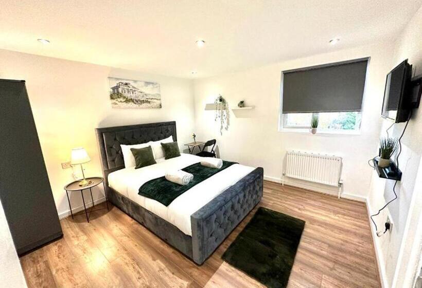 펜션 Hounslow Suites   Tw3