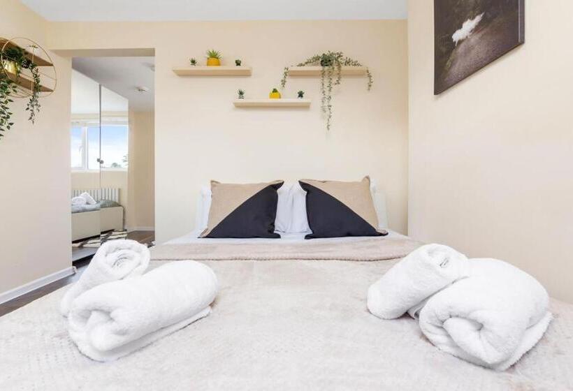 膳宿费 Isleworth Stays Tw7