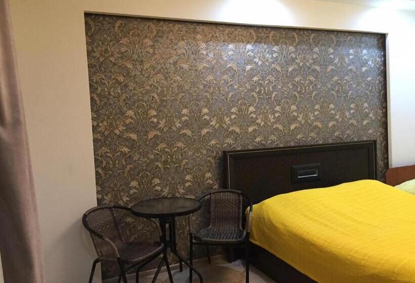 پانسیون Kristi S Home