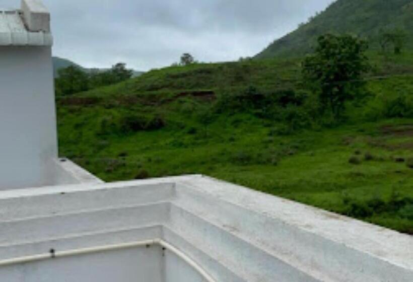 펜션 Nanashri Guest House & Restaurants Pimpalgaon