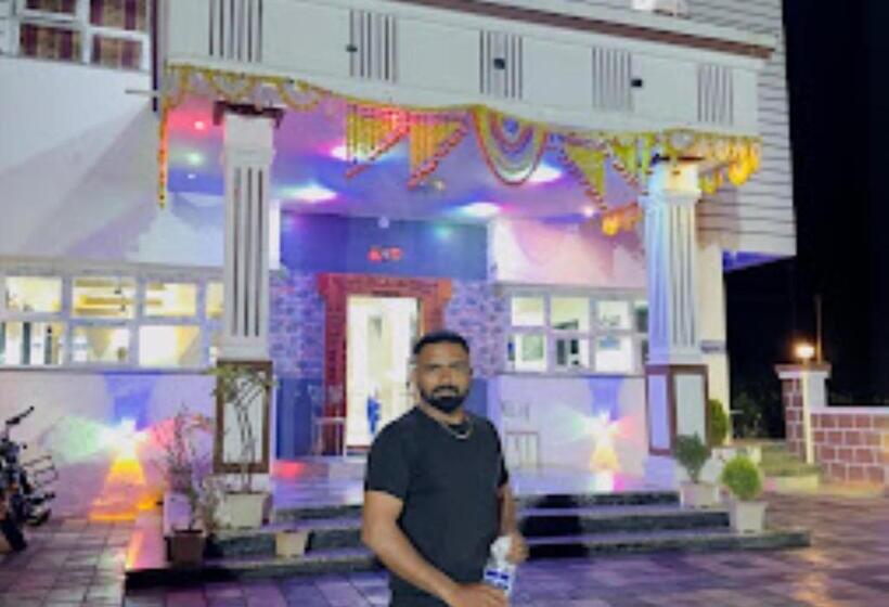 펜션 Nanashri Guest House & Restaurants Pimpalgaon