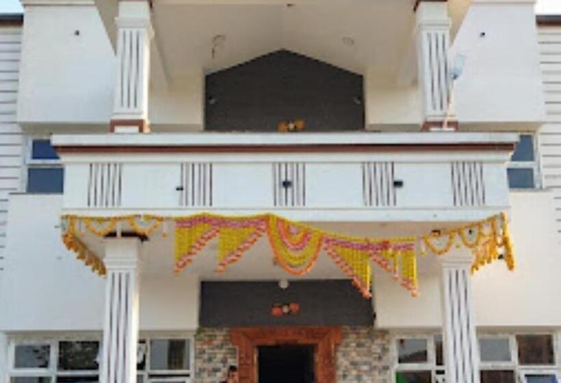 펜션 Nanashri Guest House & Restaurants Pimpalgaon