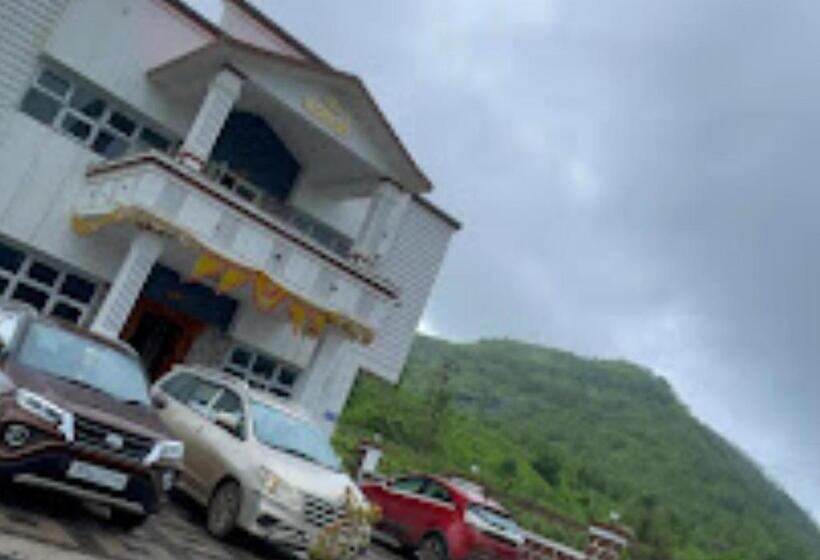 펜션 Nanashri Guest House & Restaurants Pimpalgaon