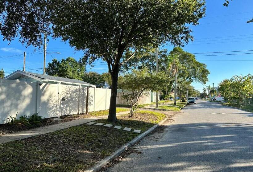 بنسيون Palm Paradise Retreat