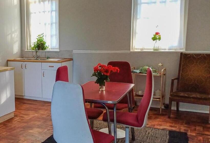 بنسيون The Old School