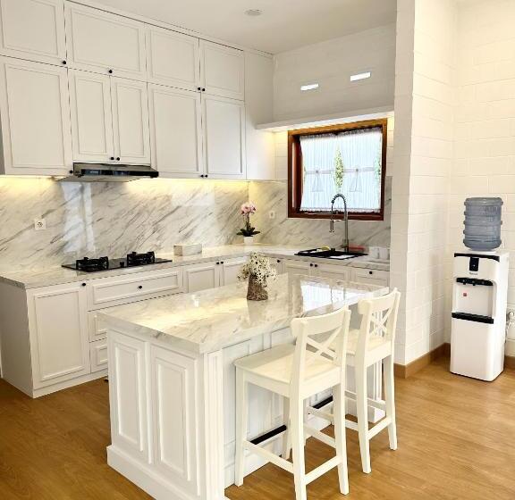 ペンション Villa Putih Le Cordon