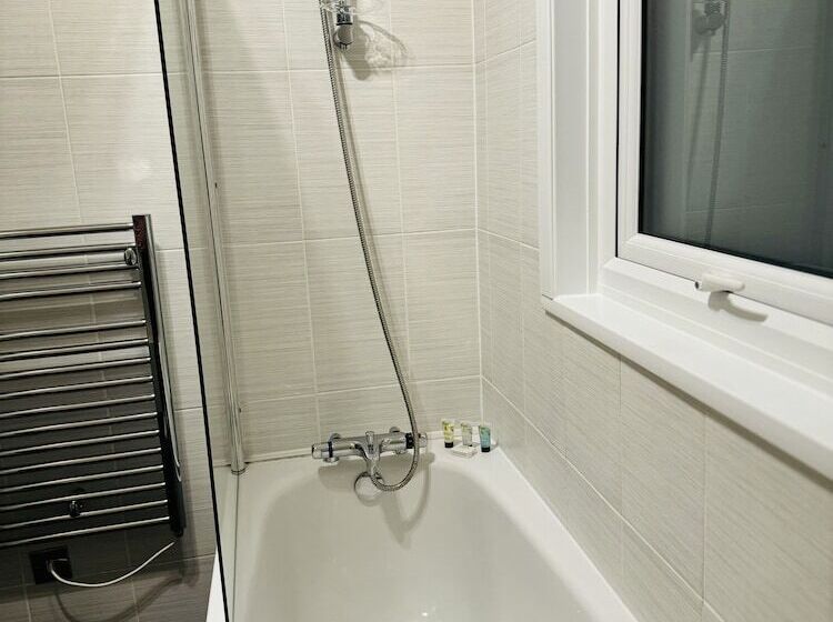 بنسيون Windsor Wine & Dine