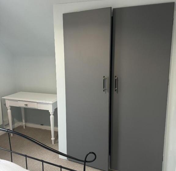 بنسيون Windsor Wine & Dine