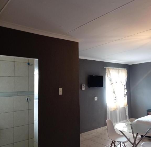 膳宿费 Zihlalele 24hours Guest House