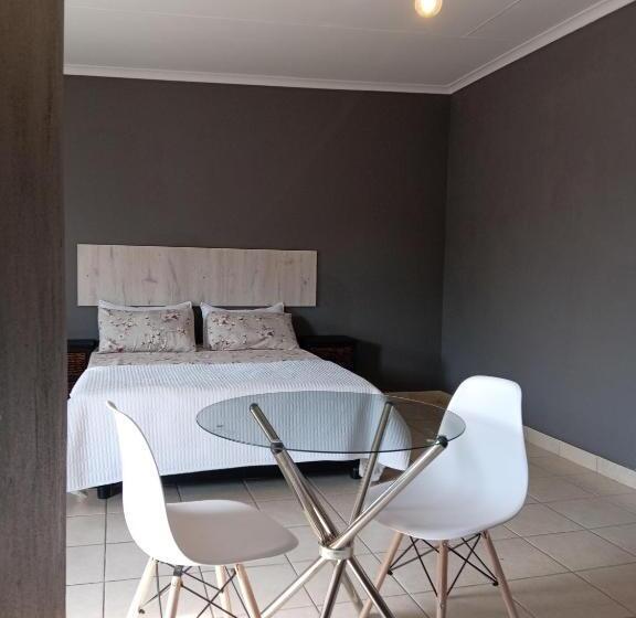 膳宿费 Zihlalele 24hours Guest House