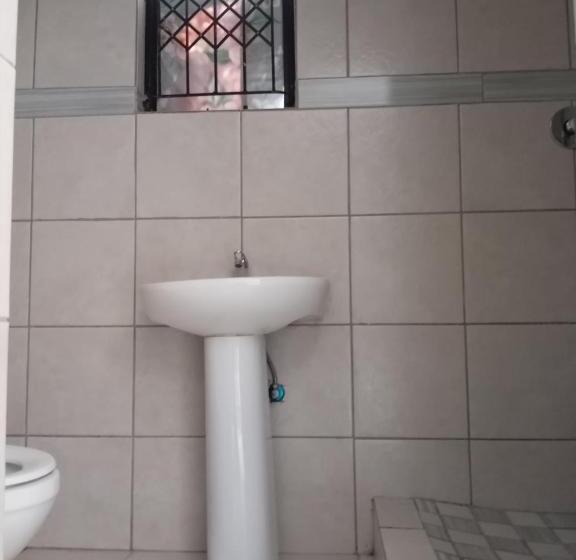 膳宿费 Zihlalele 24hours Guest House