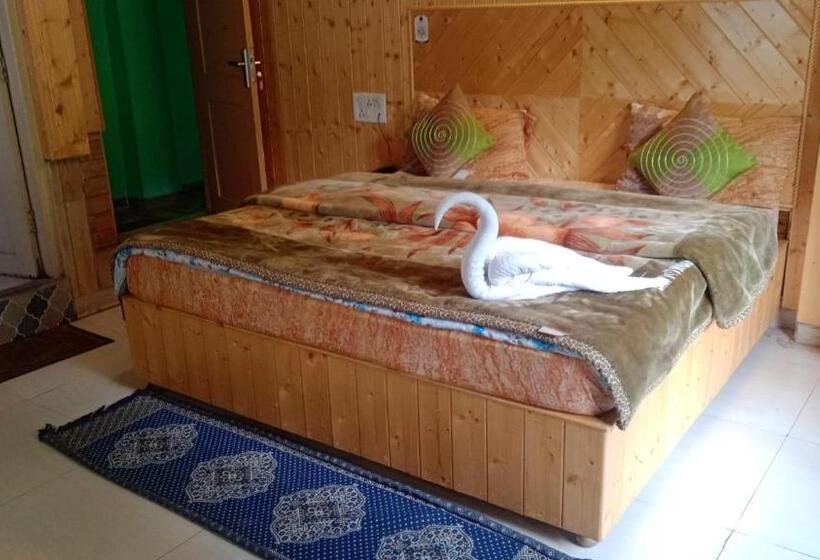 Rb Hotel & Resturant