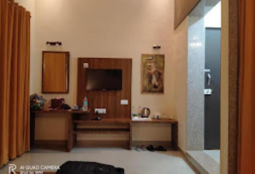 Squirrel Resort Shinoli