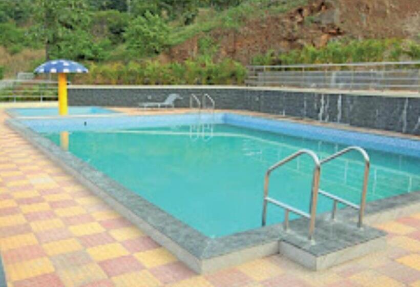 Squirrel Resort Shinoli