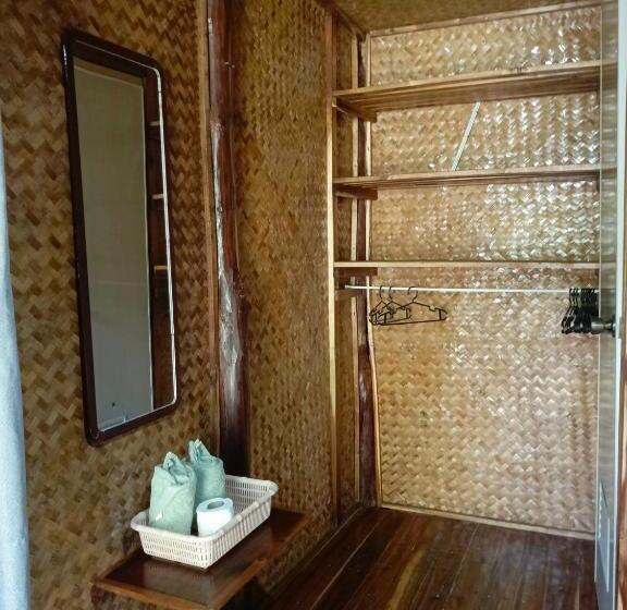 Hostel Castaway Native Huts