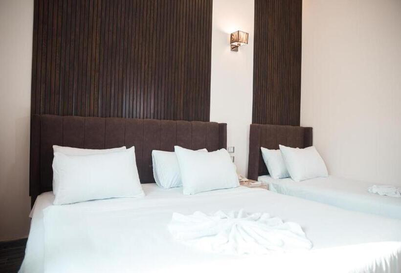 Hostel Tourist Palace