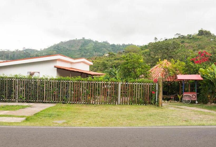 تختخواب و صبحانه Alojamiento En Orosi: Un Pedacito Del Caribe