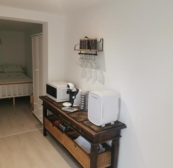 민박 Elmwood Lodge