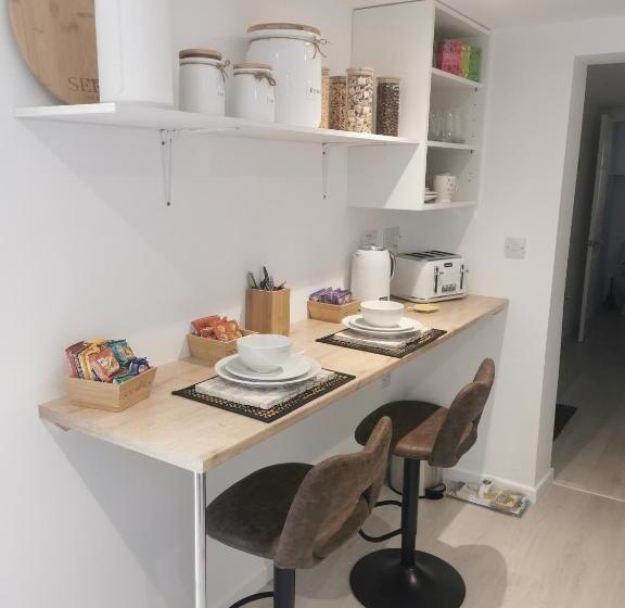 민박 Elmwood Lodge