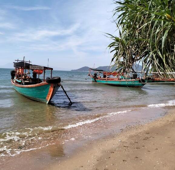 Bed and Breakfast Fat Rabbit Beach Resort