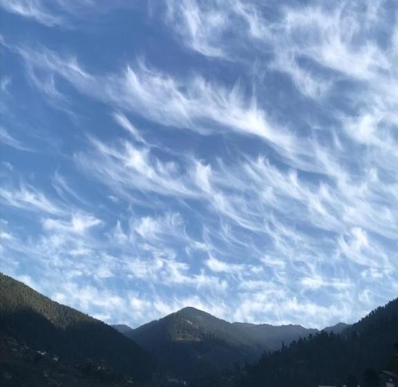 مبيت وإفطار Jibhi Mountain Retreat