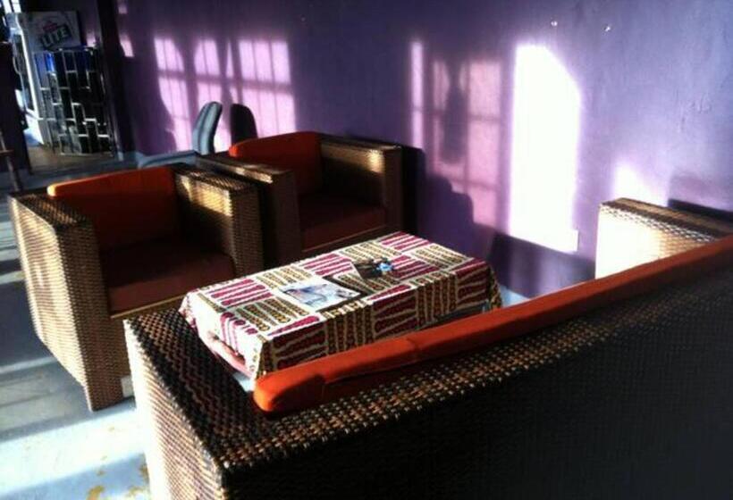 تختخواب و صبحانه Wild West Guesthouse Masaka