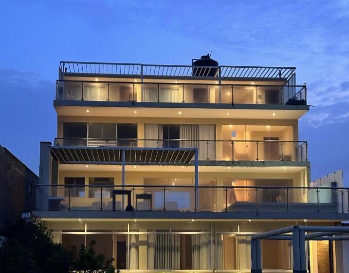 تختخواب و صبحانه Yolo House Beach