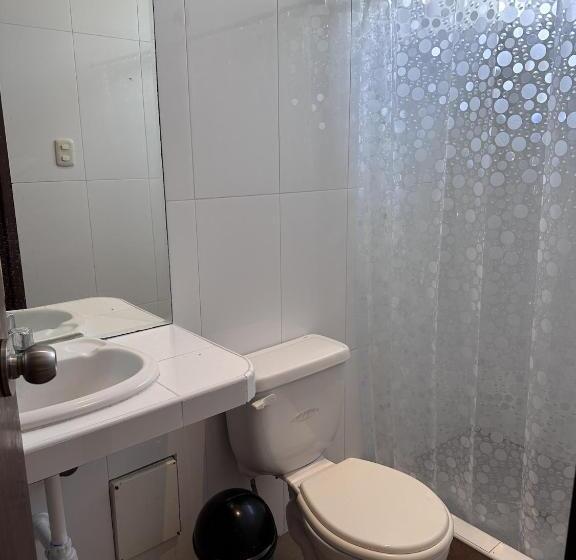 تختخواب و صبحانه Yolo House Beach