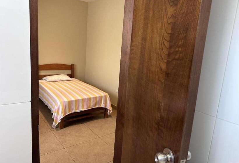 تختخواب و صبحانه Yolo House Beach