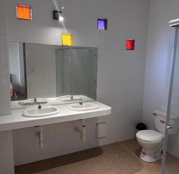 تختخواب و صبحانه Yolo House Beach