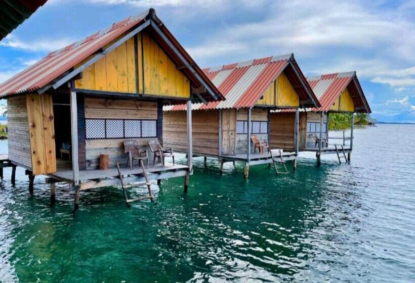 Cabañas Sobre El Mar En Guna Yala