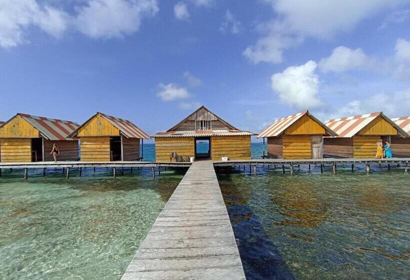 Cabañas Sobre El Mar En Guna Yala