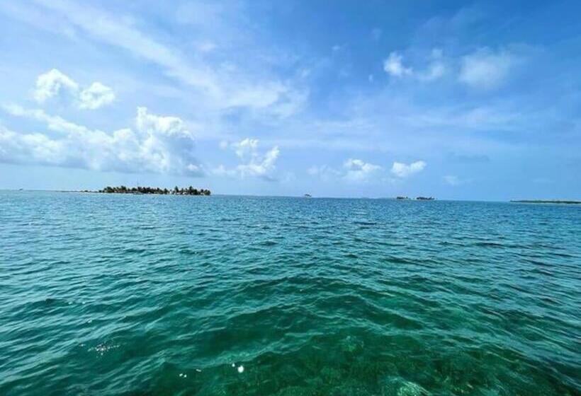 Cabañas Sobre El Mar En Guna Yala
