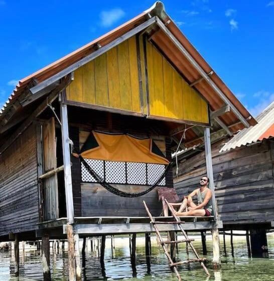 Cabañas Sobre El Mar En Guna Yala