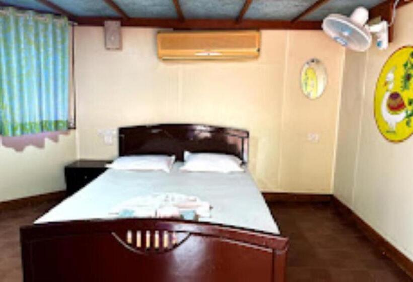 Ganjifa Hotels Vengurla