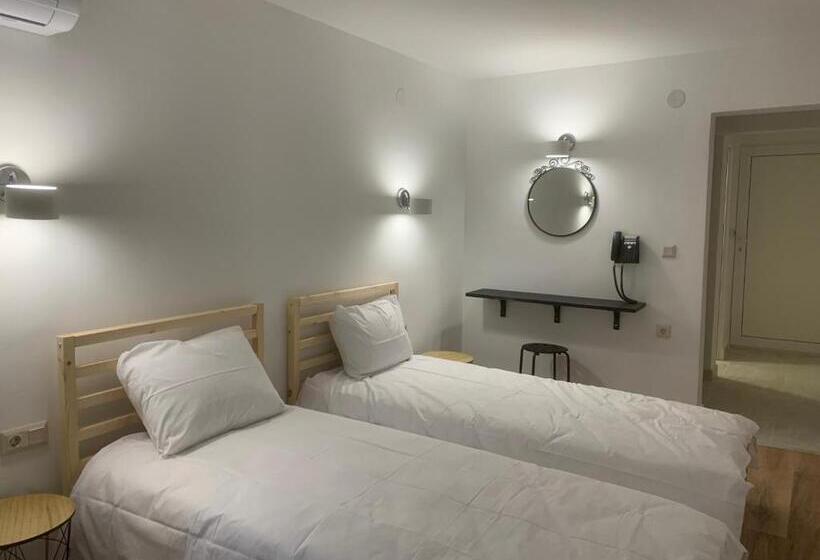 ホテル мотел тихия кът