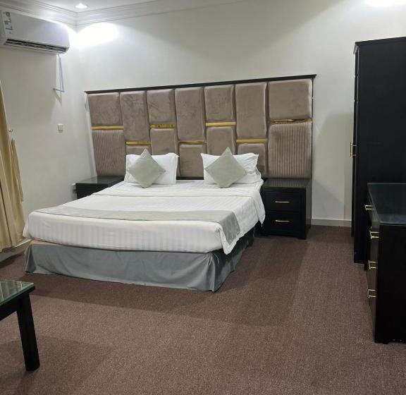 ホテル Razan Suits