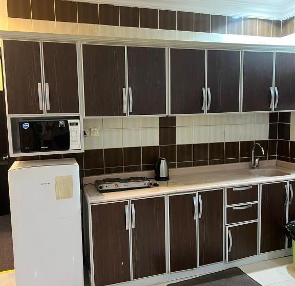 ホテル Razan Suits