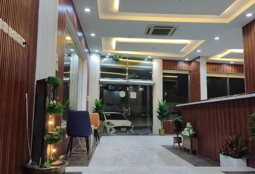 ホテル Razan Suits