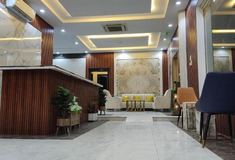 ホテル Razan Suits